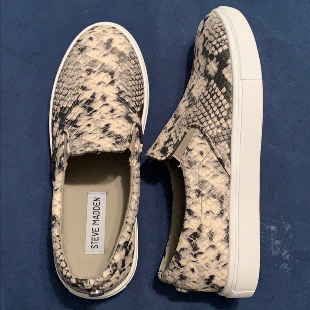 Steve Madden slip on sneakers 6.5